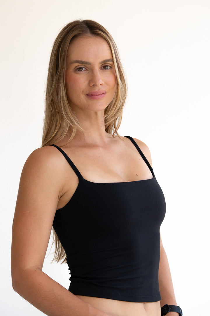 Blusa negra de tirantes