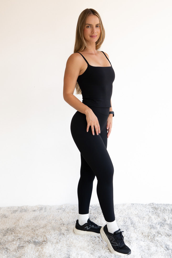Blusa negra de tirantes